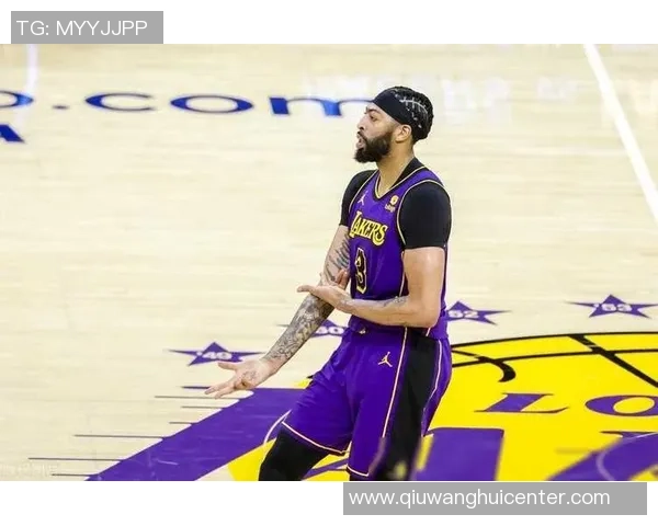 浓眉带病坚持比赛期间两次呕吐全力以赴助球队争胜